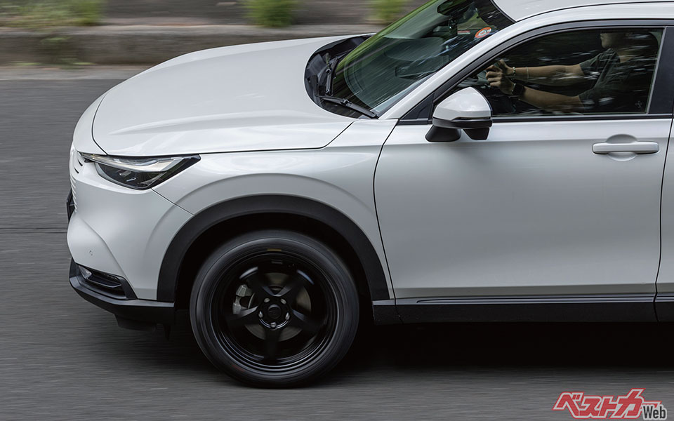 ハンドリングのレスポンスがよく、ブレーキングでもばたつくことはなく安心感がある