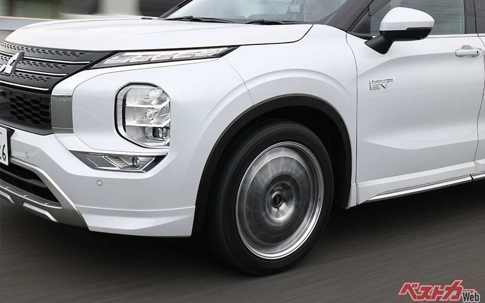 転がり抵抗がよく、ほどよいスポーツ性能と乗り心地がバランスされている印象だ